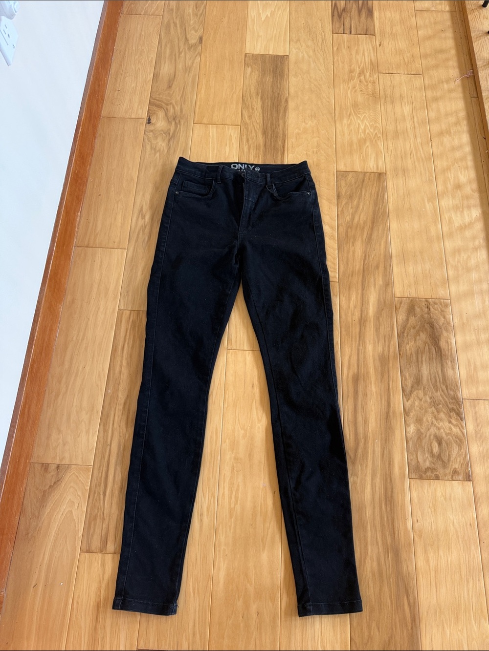 Black Skinny Jeans for Women